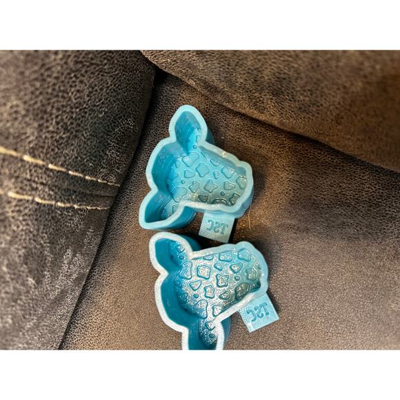 Cow Print Silicone Vent Clip Mold | DIY Car Freshie Resin Mold – Farm Style - Picture 4 of 6